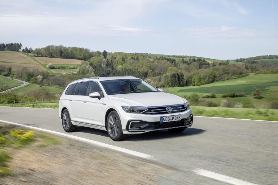  Volkswagen Passat GTE Variant (B8) 2019 года  (WW) (фото 18 из 22)